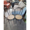 PAIRE DE CHAISES MÉTAL NOIR CINTRÉ ASSISE CANNÉE 