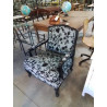 FAUTEUIL BOIS PEINT NOIR ASSISE ET DOSSIER TISSU GRIS ET NOIR STYLE RÉGENCE 