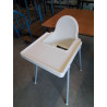 CHAISE HAUTE ENFANT PIÈTEMENT MÉTAL GRIS ASSISE RESINE BLANC