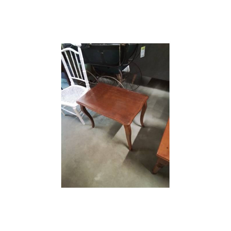 TABLE BASSE RECTANGULAIRE CHANTOURNÉ PIEDS GALBES STYLE RÉGENCE 
