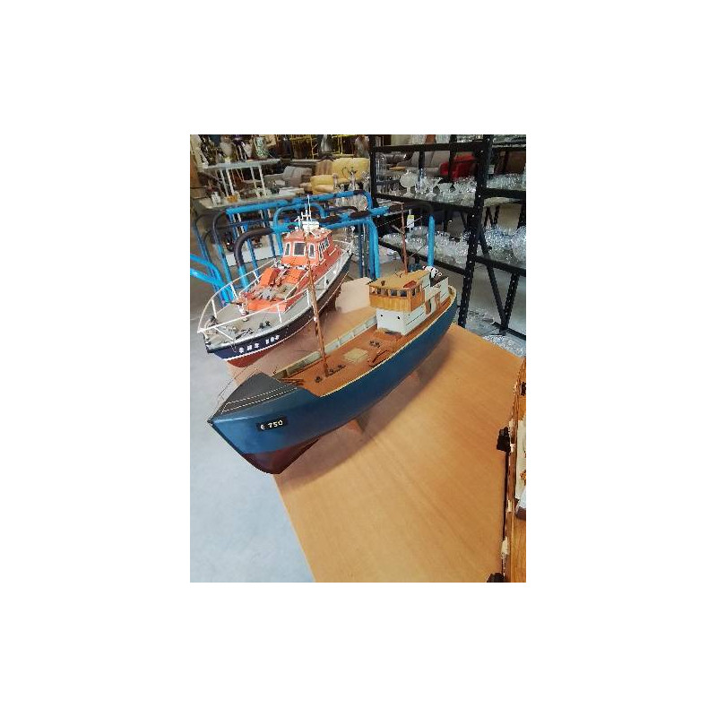 MAQUETTE BOIS CHALUTIER  PROGRESS E750 80X48X20CM