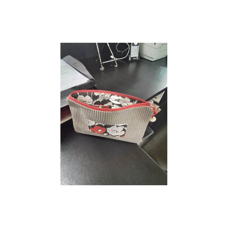POCHETTE VELOURS TAUPE TISSUS FLEURS ROUGES