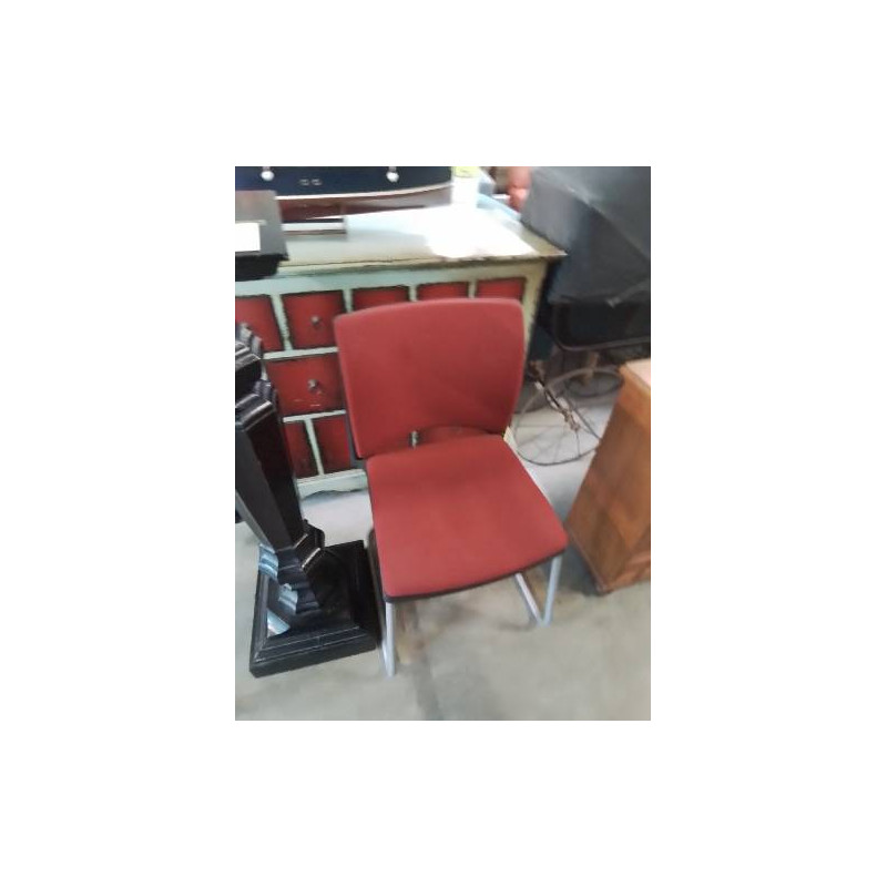 CHAISE D ACCUEIL TISSU ROUGE PIÈTEMENT MÉTAL GRIS