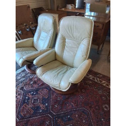 FAUTEUIL ET SON REPOSE...