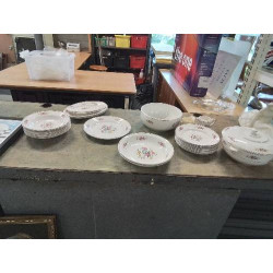 SERVICE DE TABLE 28 PIECES...