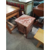 CHEVET BAS BOIS MOULURÉ ET SCULPTÉ 1 TIROIR 1 PORTE DESSUS MARBRE ROSE VEINÉ 
