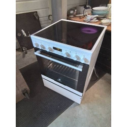 CUISINIÈRE ÉLECTRIQUE...