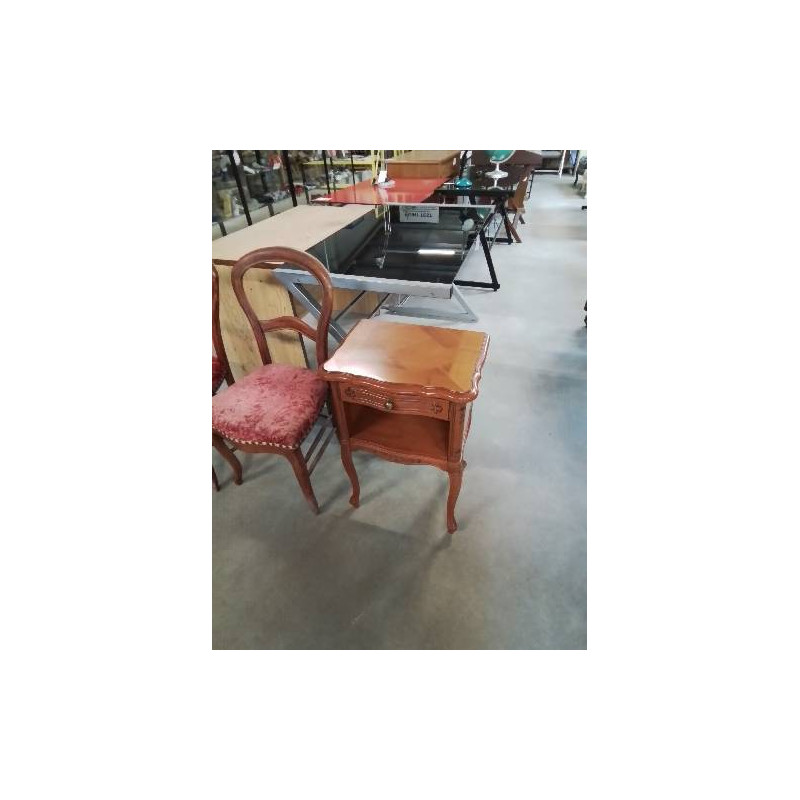 CHEVET BOIS CLAIR PLATEAU CHANTOURNÉ PIEDS GALBES 1 TIROIR 1 NICHE STYLE RÉGENCE COQUILLE 