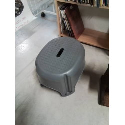 MARCHE PIEDS RÉSINE GRIS