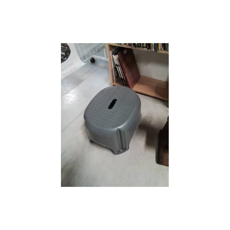 MARCHE PIEDS RÉSINE GRIS