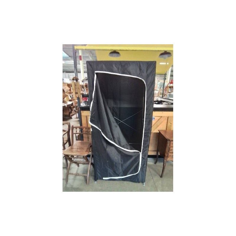 PENDERIE MÉTAL ET TISSU NOIR 