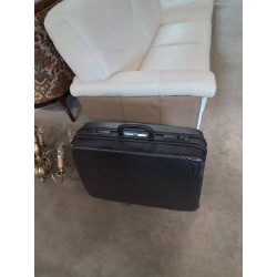 VALISE COQUE NOIR SANS CLE