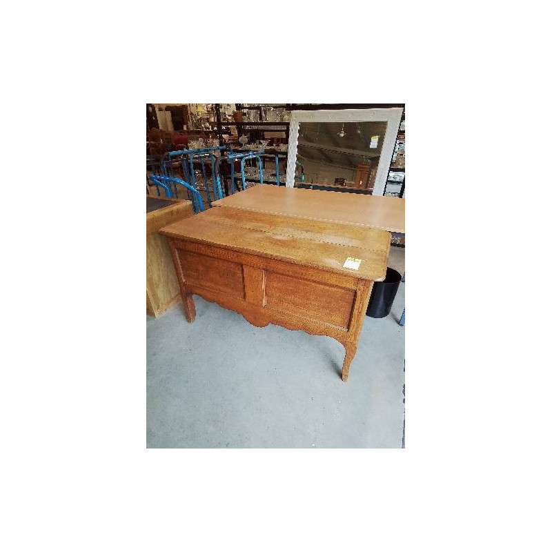 COFFRE CHÊNE CLAIR MOULURÉ PIEDS GALBÉS DÉBUT XXE