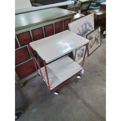 DESSERTE A ROULETTES...