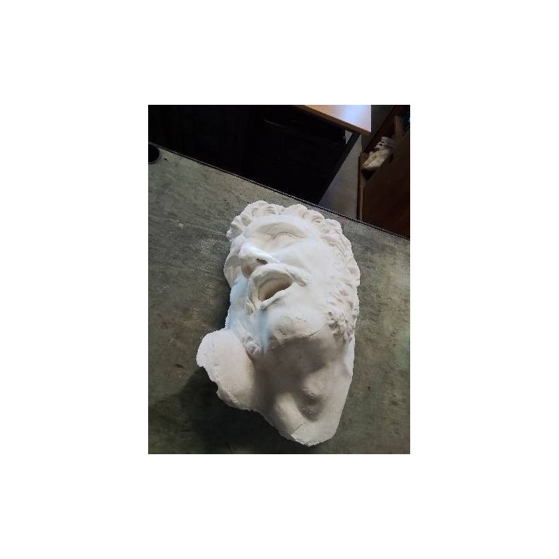 BUSTE D’ATELIER PLATRE A L ANTIQUE 