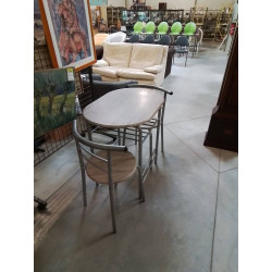 TABLE  ET PAIRE DE CHAISES...