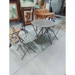 TABLE ET 2 CHAISES PLIANTES...