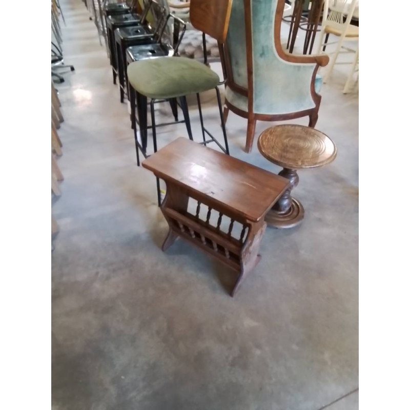 PORTE REVUES A TABLETTE BOIS A BARREAUX 