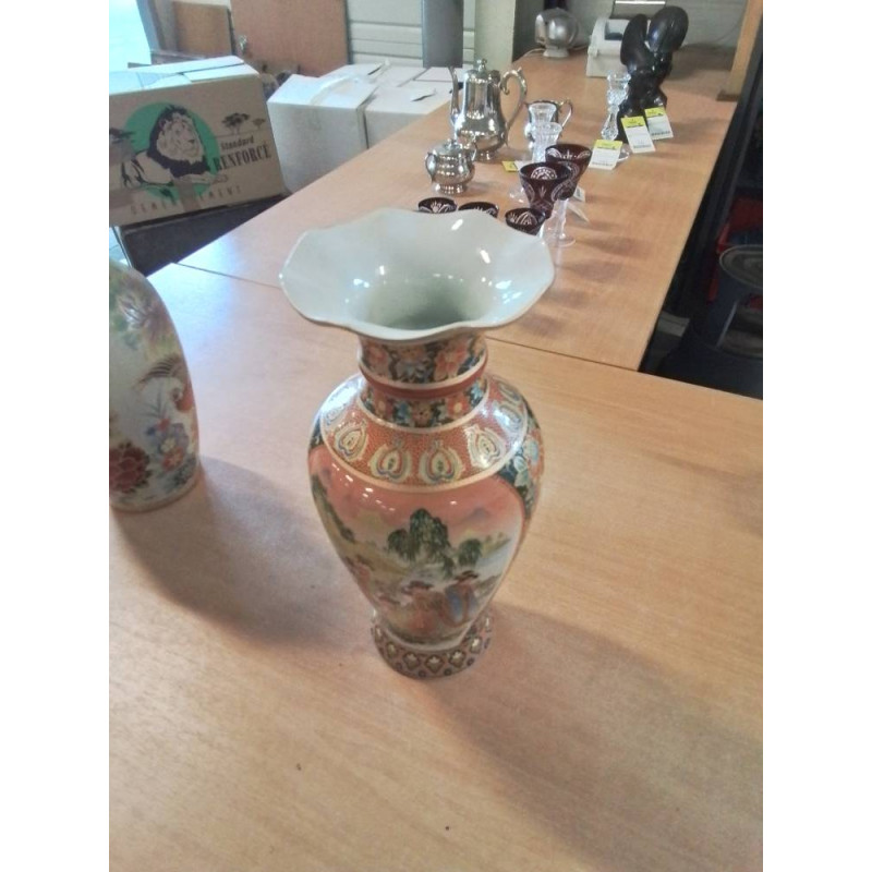 VASE CÉRAMIQUE AUX GEISHAS