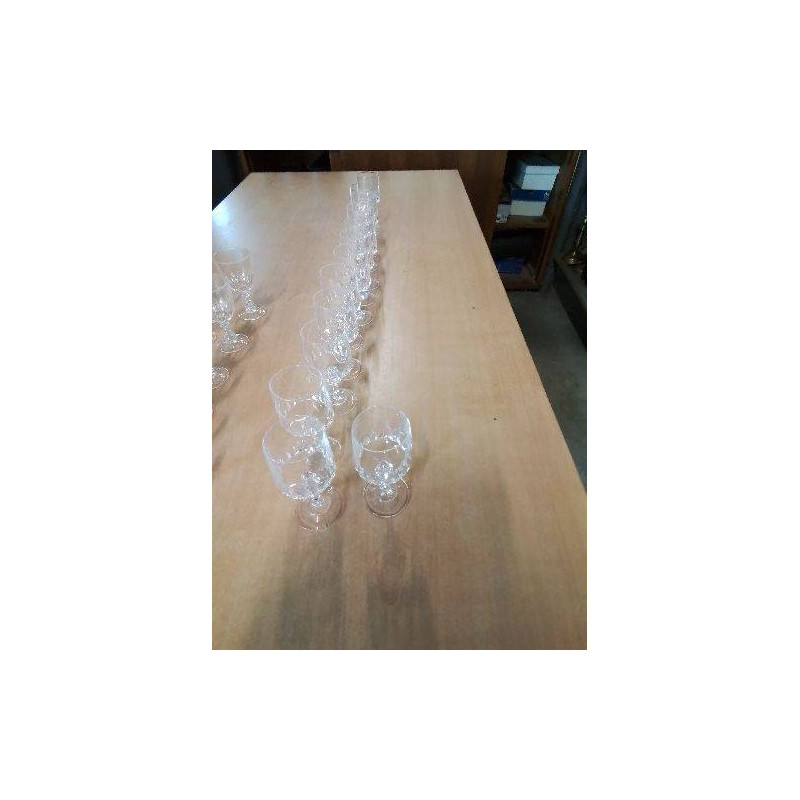 13 VERRES A PIED CRISTAL TAILLÉ 