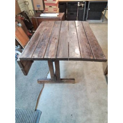 TABLE DE JARDIN A ABATTANTS...