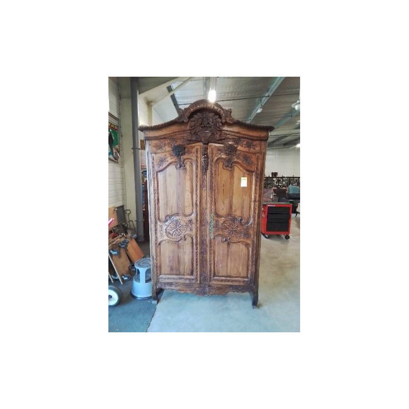 ARMOIRE DE MARIAGE CAUCHOISE PITCHPIN  SCULPTEE AUX COLOMBES
