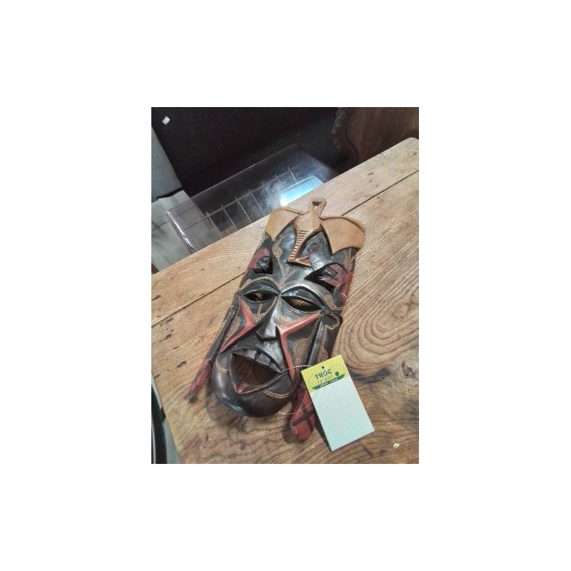 MASQUE AFRICAIN BOIS SCULPTÉ 