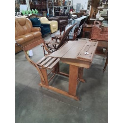 BUREAU D’ÉCOLIER ASSISE...