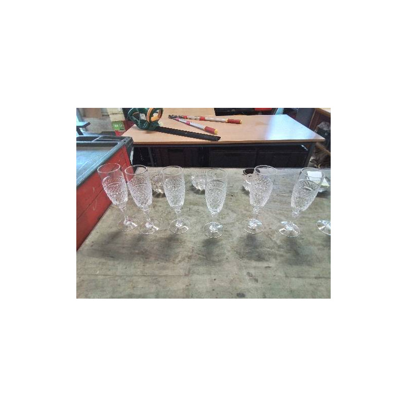 6 FLUTES A CHAMPAGNE CRISTAL TAILLÉ 