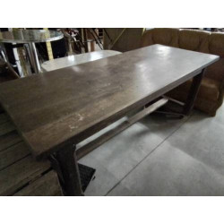 TABLE DE FERME EN L\'ÉTAT 