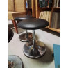 TABOURET RÉGLABLE HAUTEUR PIÈTEMENT MÉTAL CHROMÉ ASSISE CUIR NOIR