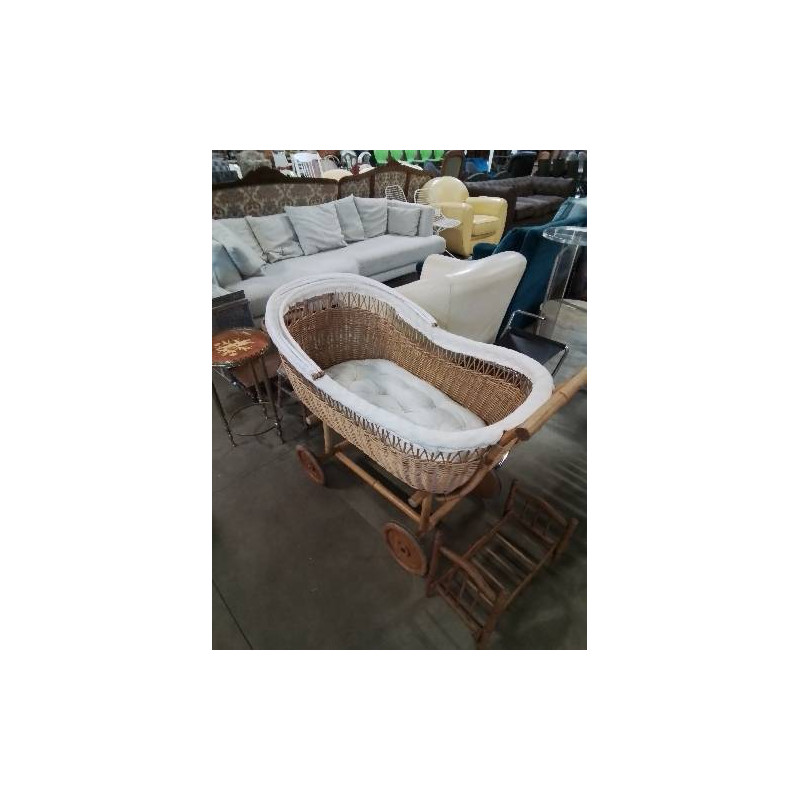 BERCEAU A ROULETTES BAMBOU ET VANNERIE 