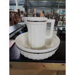 NÉCESSAIRE DE TOILETTE ECRU...