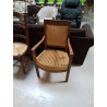 FAUTEUIL BOIS SCULPTÉ ASSISE ET DOSSIER CAPITONNÉ OCRE A RAYURES STYLE EMPIRE 