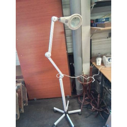 LAMPE LOUPE LED AVEC PINCE...