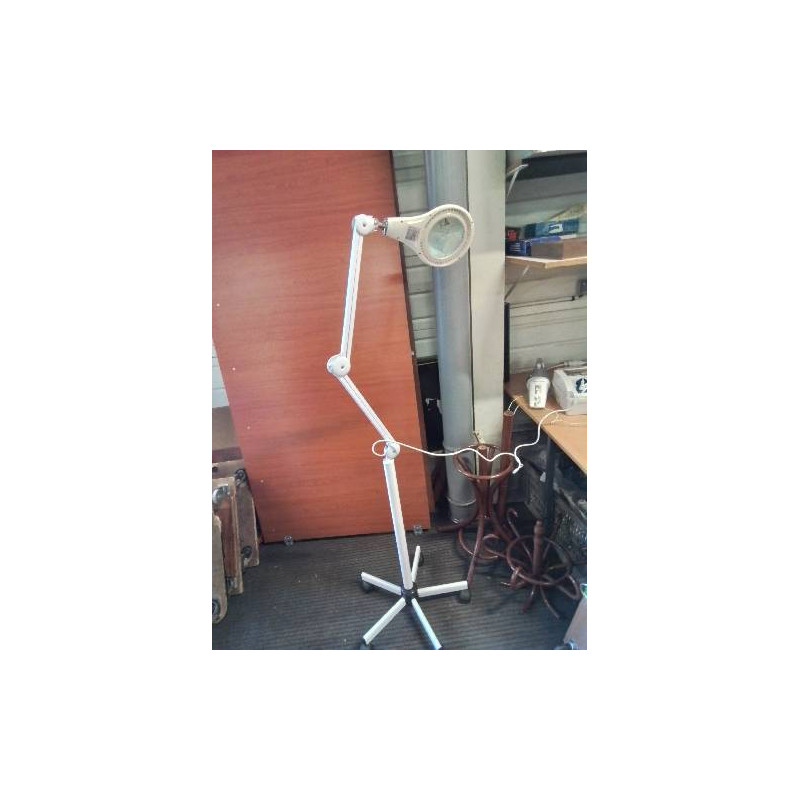 LAMPE LOUPE LED AVEC PINCE BRAS ARTICULÉ SUR ROULETTES VELLEMAN VTLLAMP2W