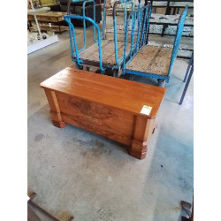 COFFRE BOIS CLAIR MOULURÉ 