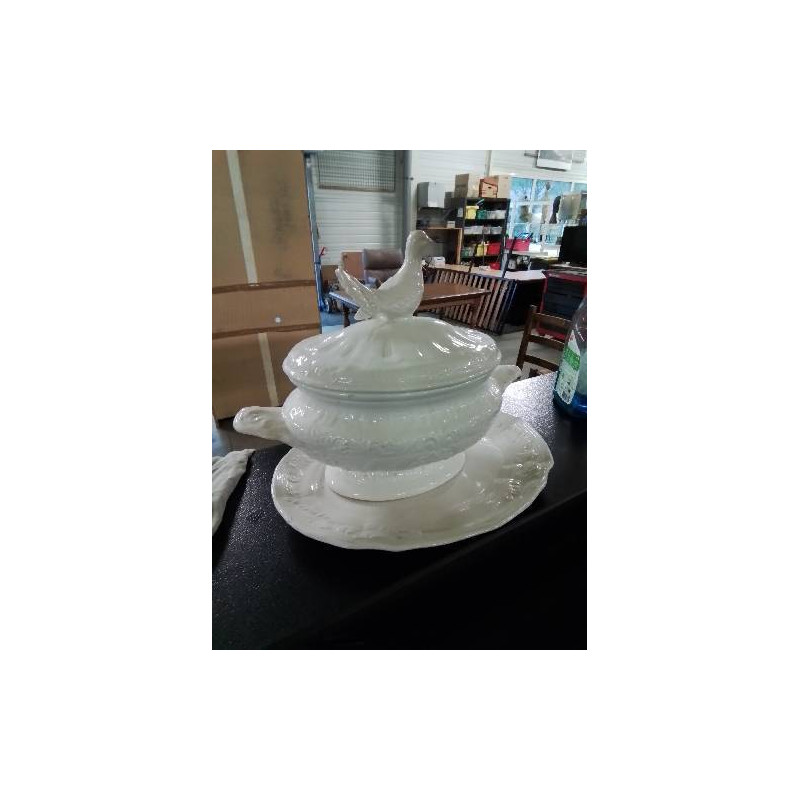 SOUPIÈRE ET SON DORMANT AU PIGEON CÉRAMIQUE BLANC 