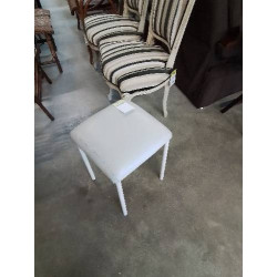 TABOURET CARRÉ PIÈTEMENT...