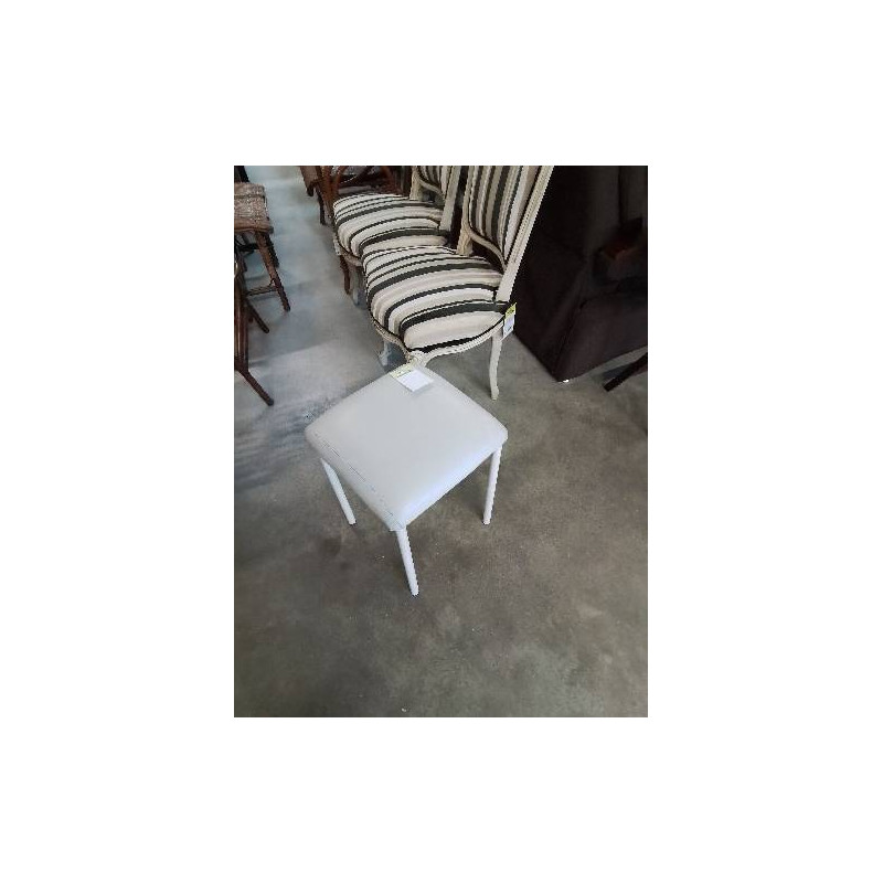 TABOURET CARRÉ PIÈTEMENT MÉTAL BLANC ASSISE PU TAUPE