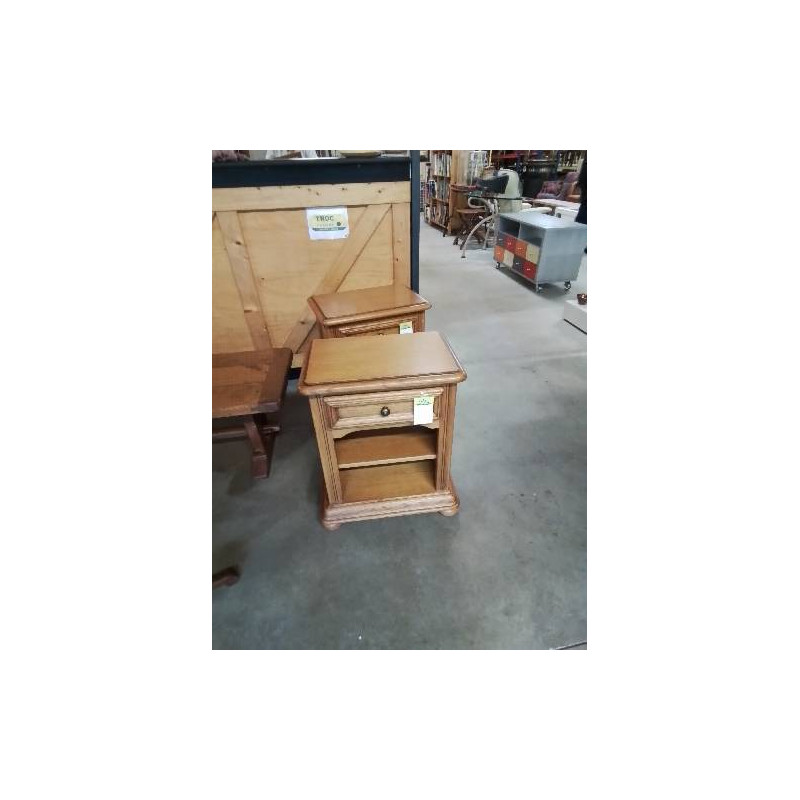 CHEVET CHENE  CLAIR MOULURÉ 1 TIROIR 2 NICHES 
