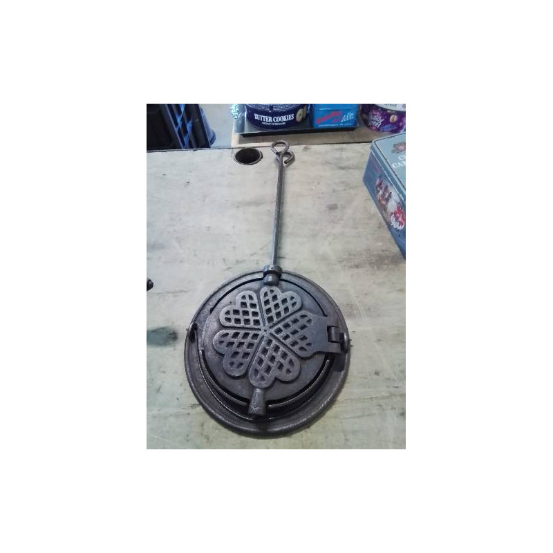 GAUFRIER ET SON SUPPORT FONTE ET FER FORGE XIXE