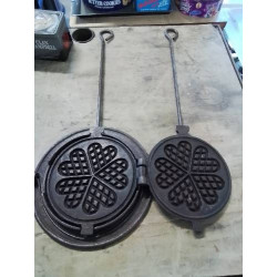 GAUFRIER ET SON SUPPORT FONTE ET FER FORGE XIXE