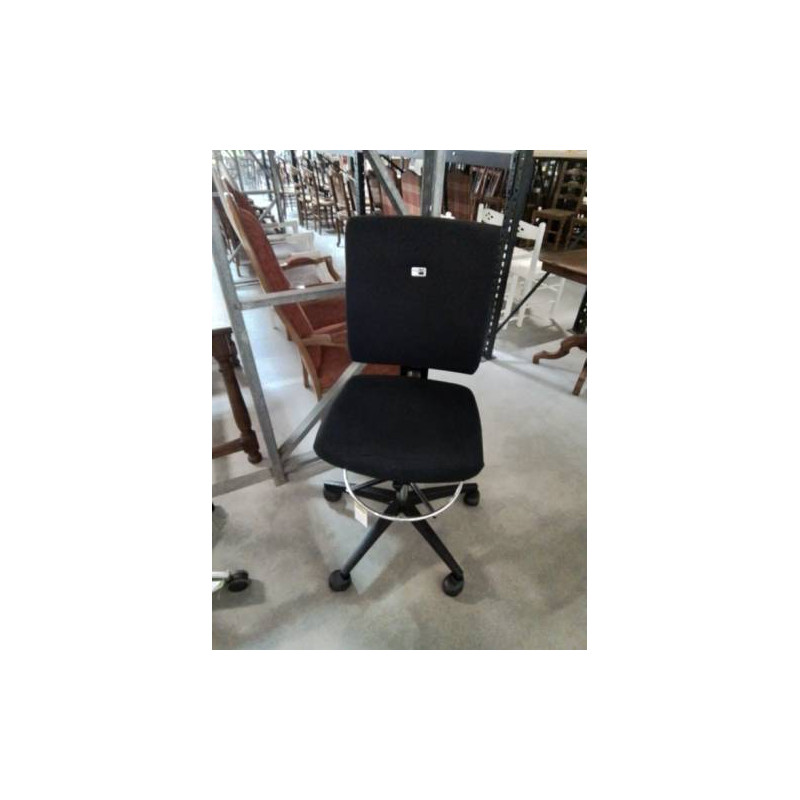 CHAISE D’ATELIER A ROULETTES MÉTAL CHROMÉ RESINE ET TISSU NOIR DOSSIER AJUSTABLE VIASIT