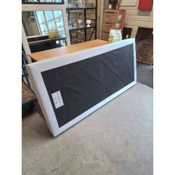 SOMMIER TAPISSER A LATTES SIMMONS ADOVA AVEC PIEDS BOIS CLAIR 17CM