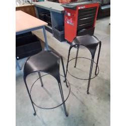 PAIRE DE TABOURETS DE BAR PIÈTEMENT FER FORGÉ ASSISE CUIR