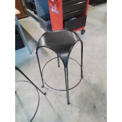 PAIRE DE TABOURETS DE BAR PIÈTEMENT FER FORGÉ ASSISE CUIR