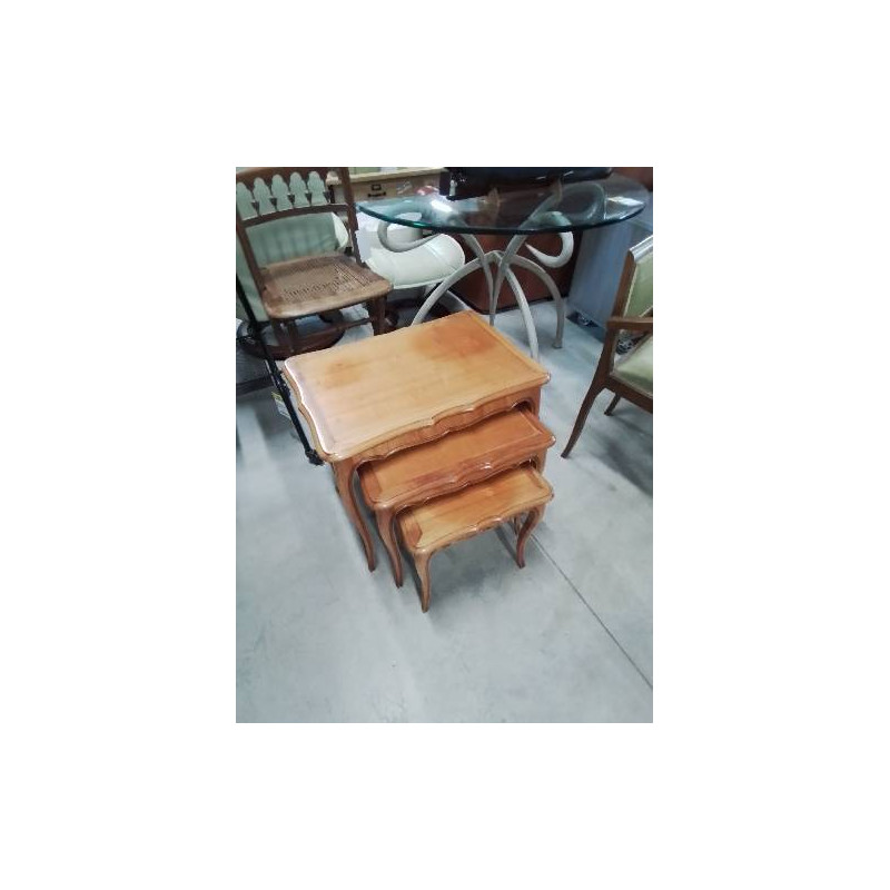 3 TABLES BASSES GIGOGNES BOIS CLAIR CHANTOURNÉ STYLE RÉGENCE 