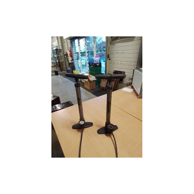 POMPE A PIED CYCLE BETO ACIER HAUTE PRESSION 11 BARS