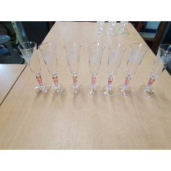 7 FLUTES A CHAMPAGNE PIED...